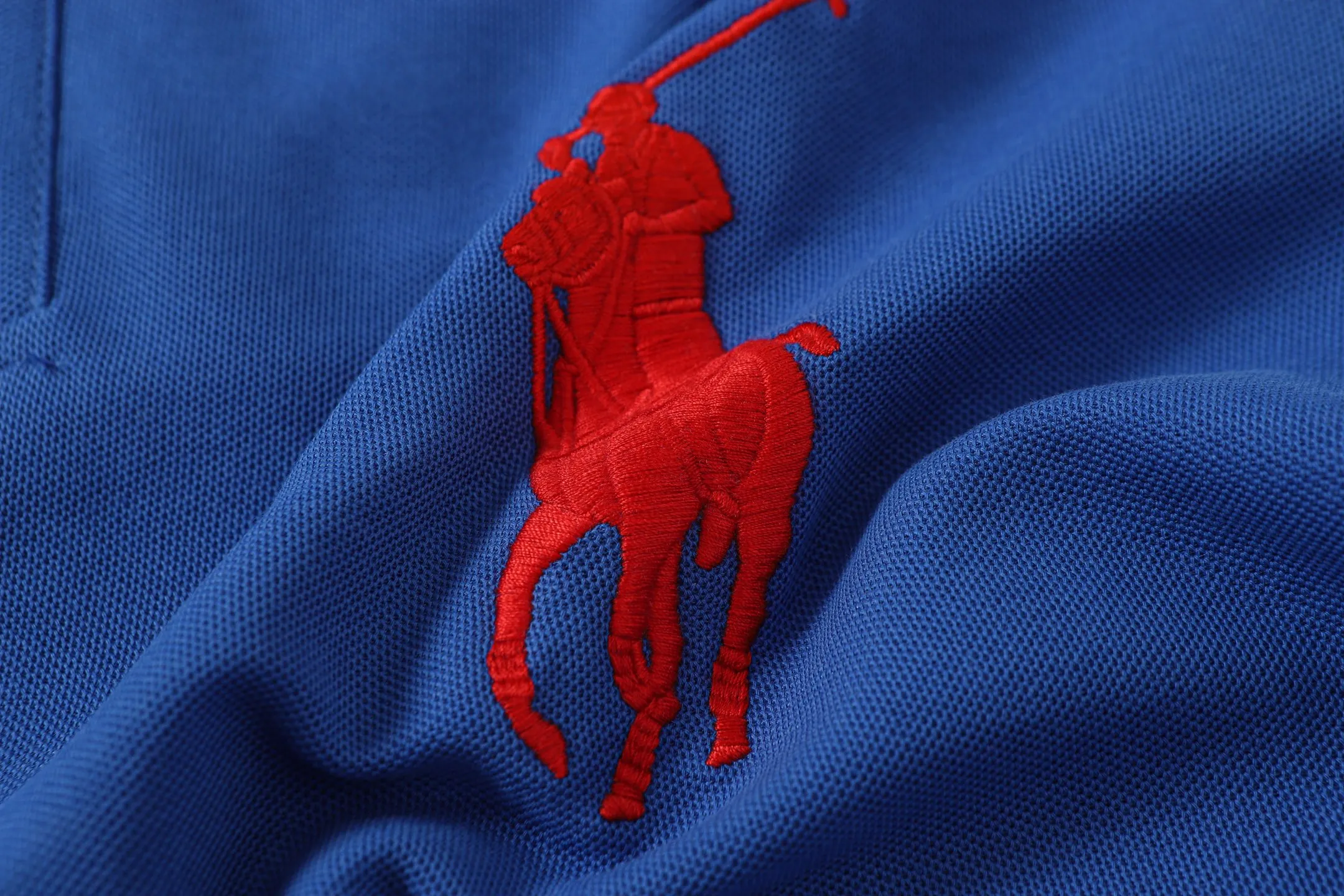 P150 Style No.: A012 [Ralph Lauren Classic Logo Embroidered Polo Shirt] ✅250g fine cotton pique fabric, custom-woven and dyed threads ✅Original stickers Scan the QR code to enter the official website ✅Large version, loose and stylish, can wear up to 210 pounds Color: Black White Navy Blue Sky Blue Dark Gray Floral Gray Size: S-XL